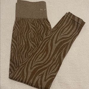 NVGTN Mocha Zebra Seamless Leggings M - NWT